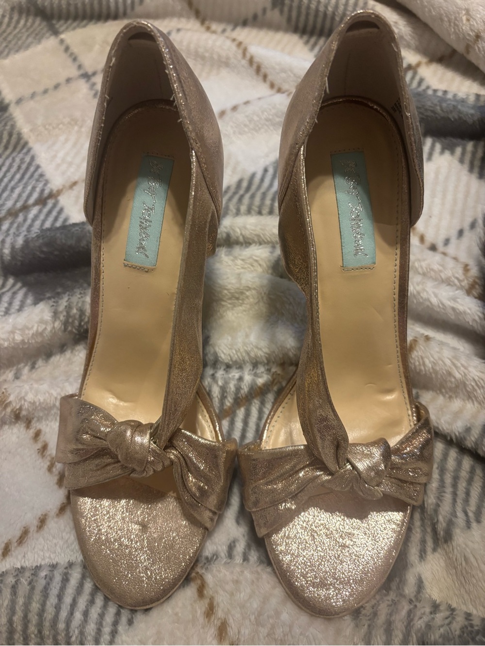 Betsey Johnson ABI Metallic Bow Peep Toe Heels 8.5M